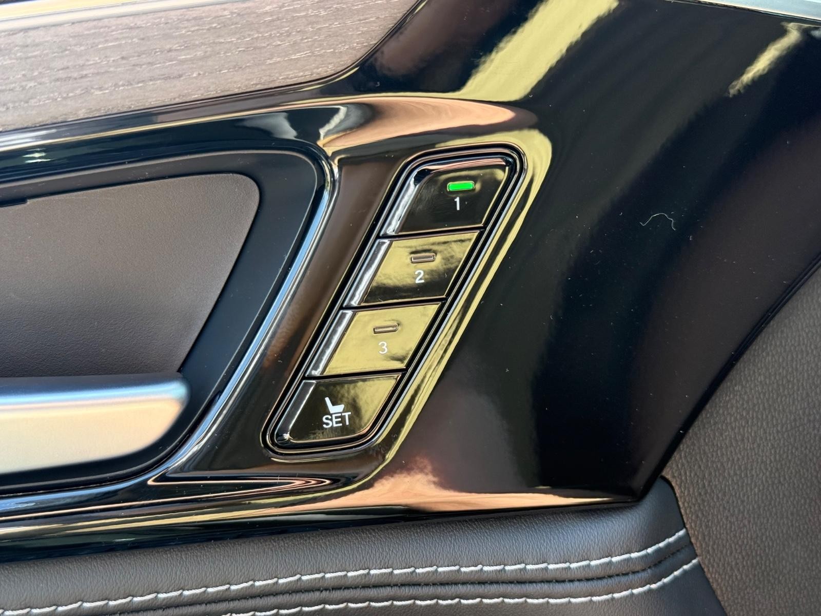 Acura MDX Vehicle Image 11