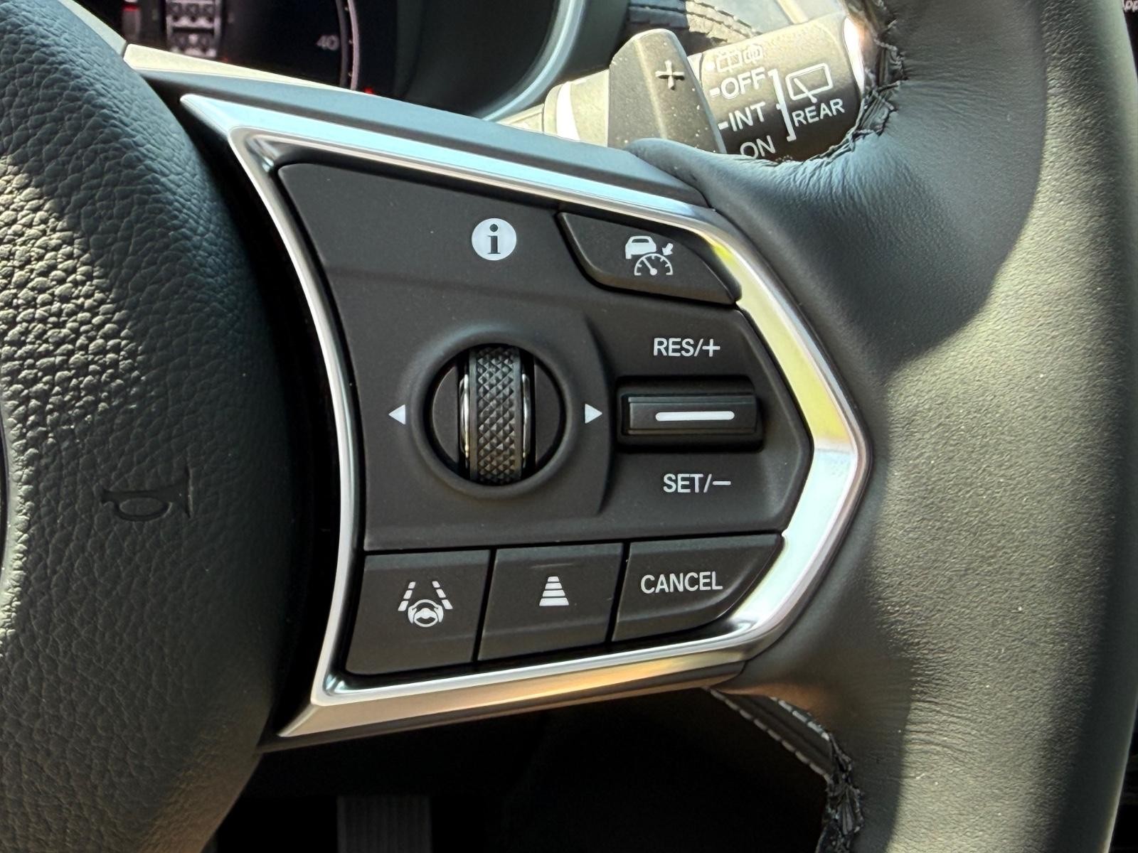 Acura MDX Vehicle Image 13
