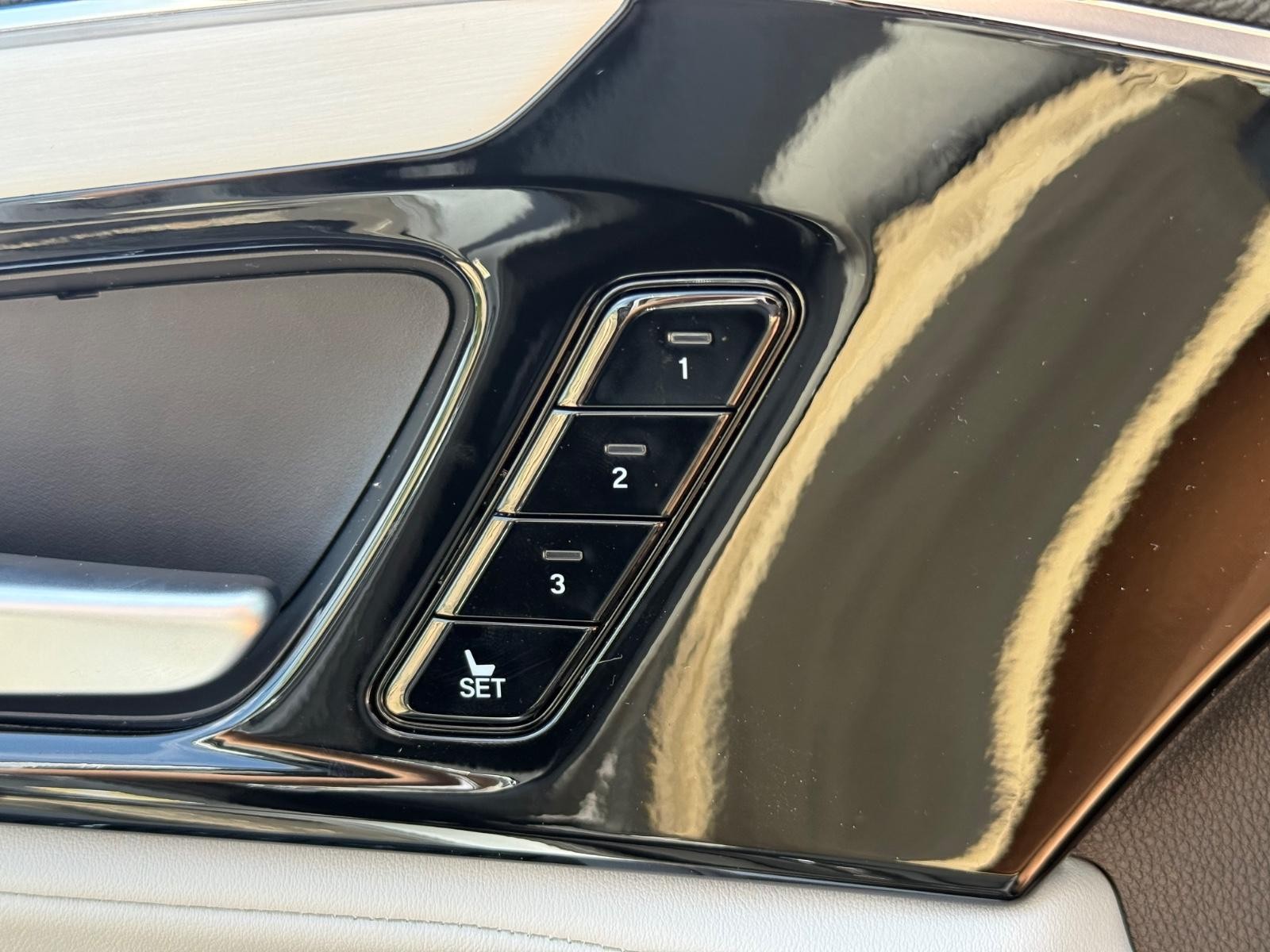 Acura MDX Vehicle Image 12