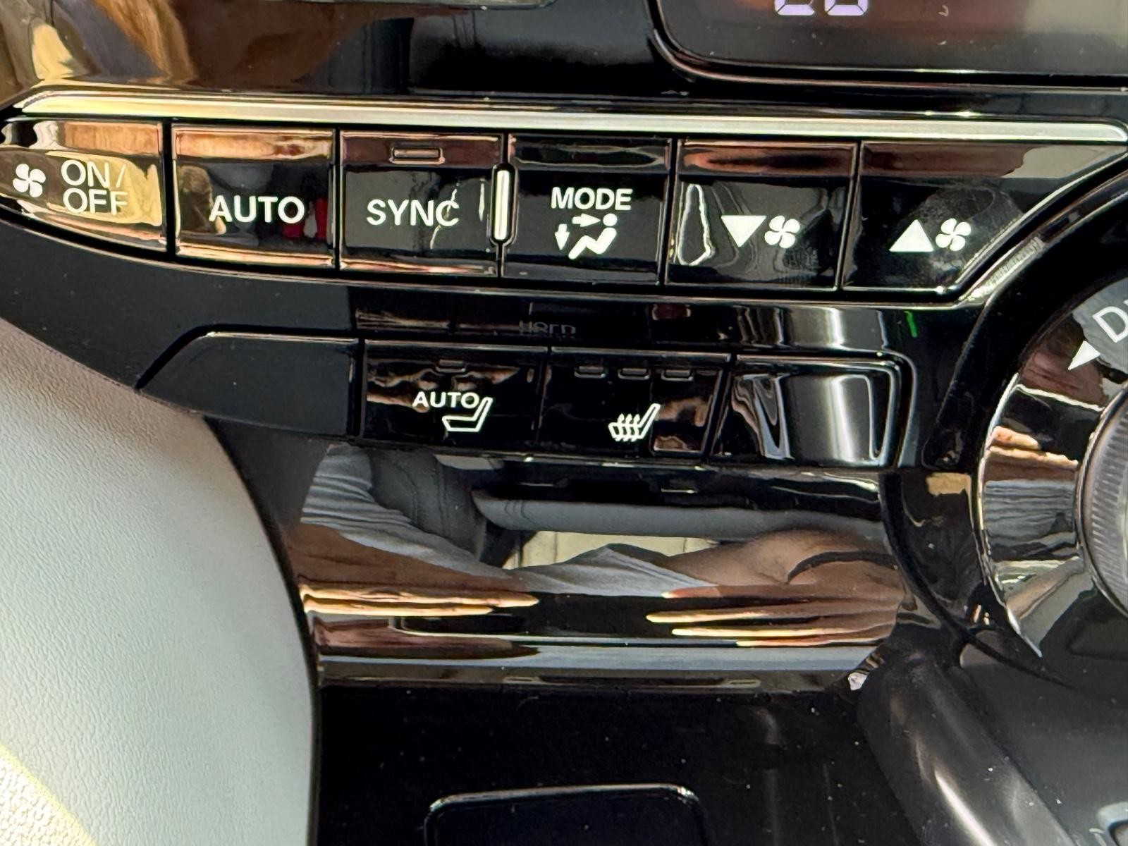 Acura MDX Vehicle Image 16