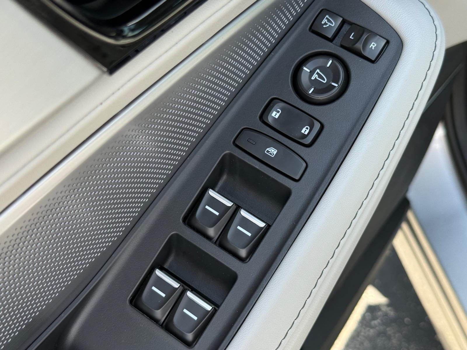 Acura MDX Vehicle Image 17