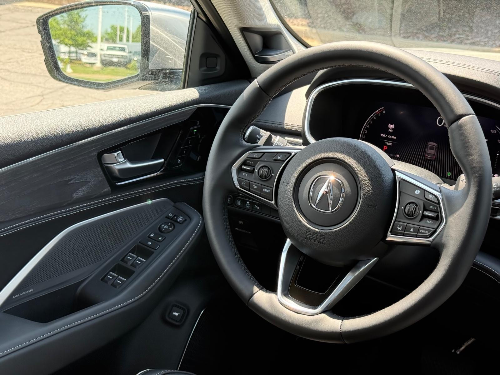 Acura MDX Vehicle Image 11