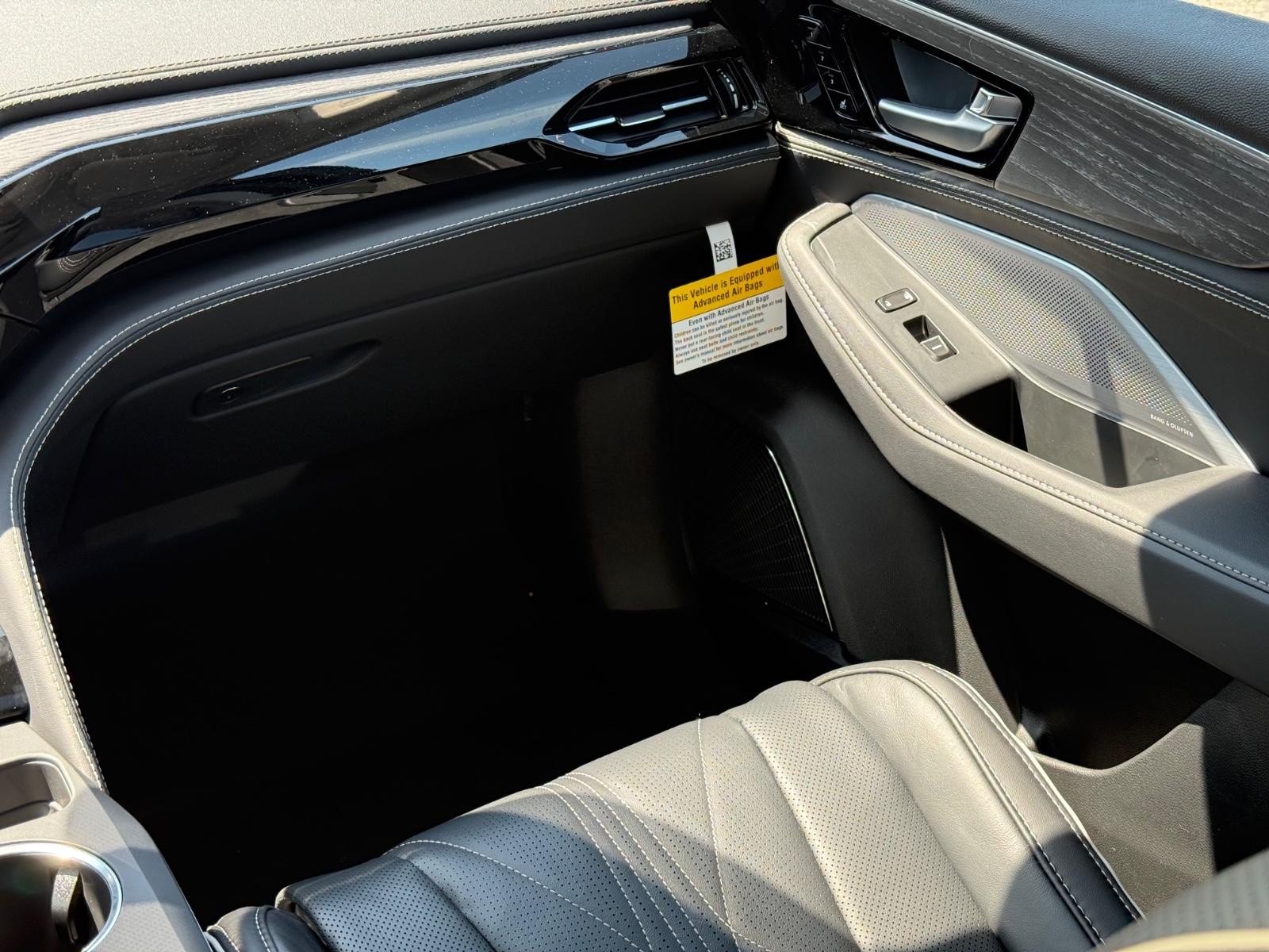 Acura MDX Vehicle Image 12