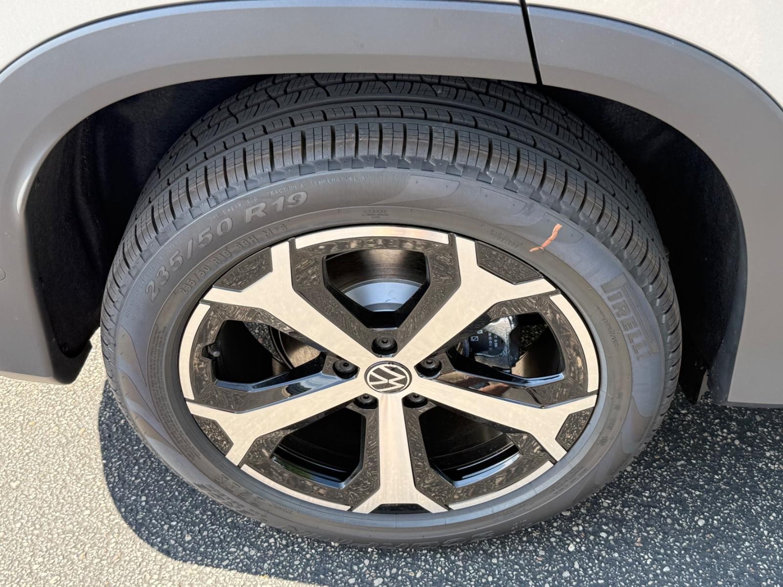 Volkswagen Tiguan Vehicle Image 04