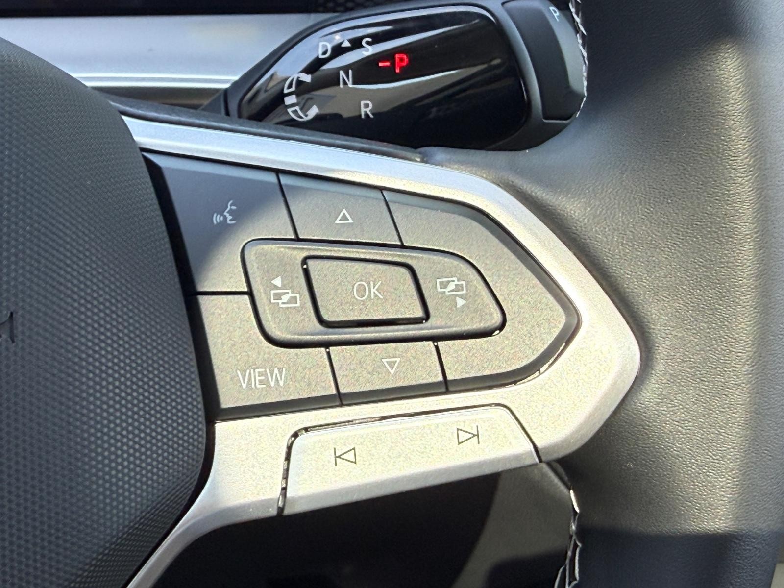 Volkswagen Tiguan Vehicle Image 11