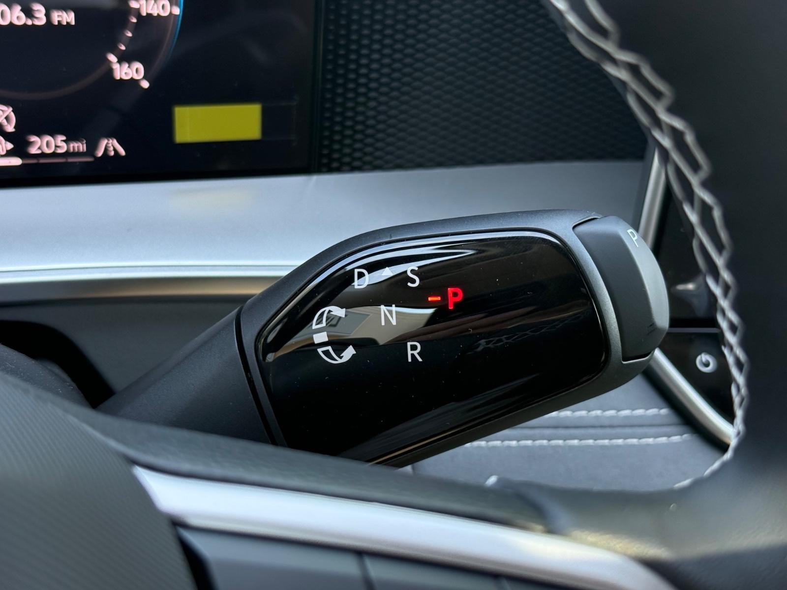 Volkswagen Tiguan Vehicle Image 12