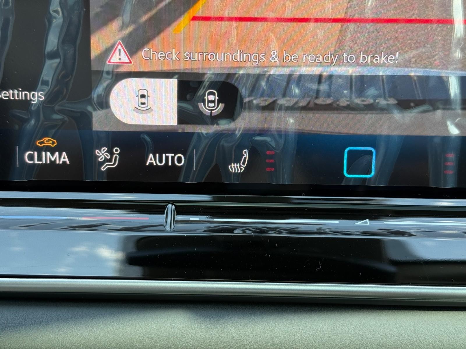 Volkswagen Tiguan Vehicle Image 14