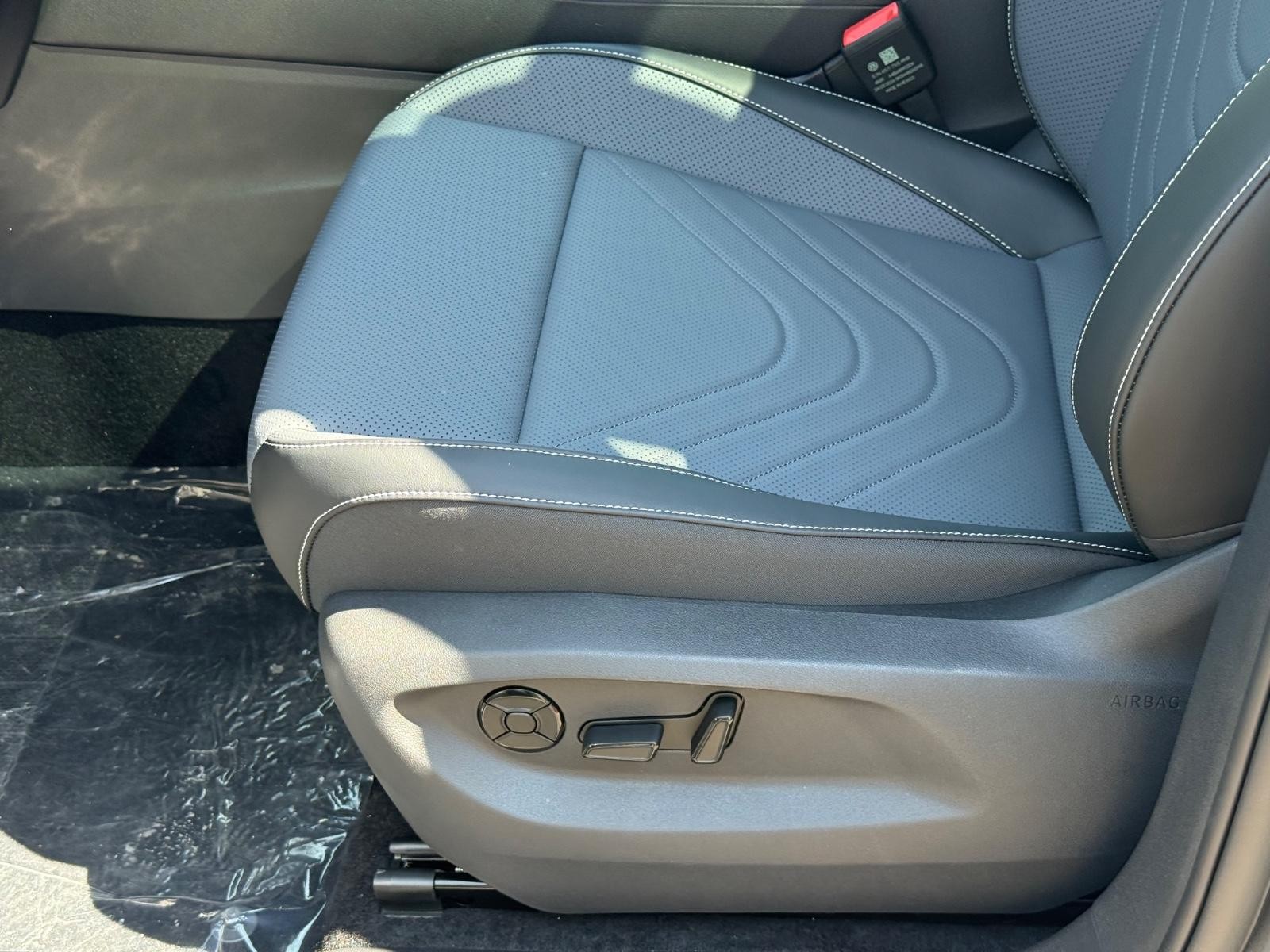 Volkswagen Tiguan Vehicle Image 16
