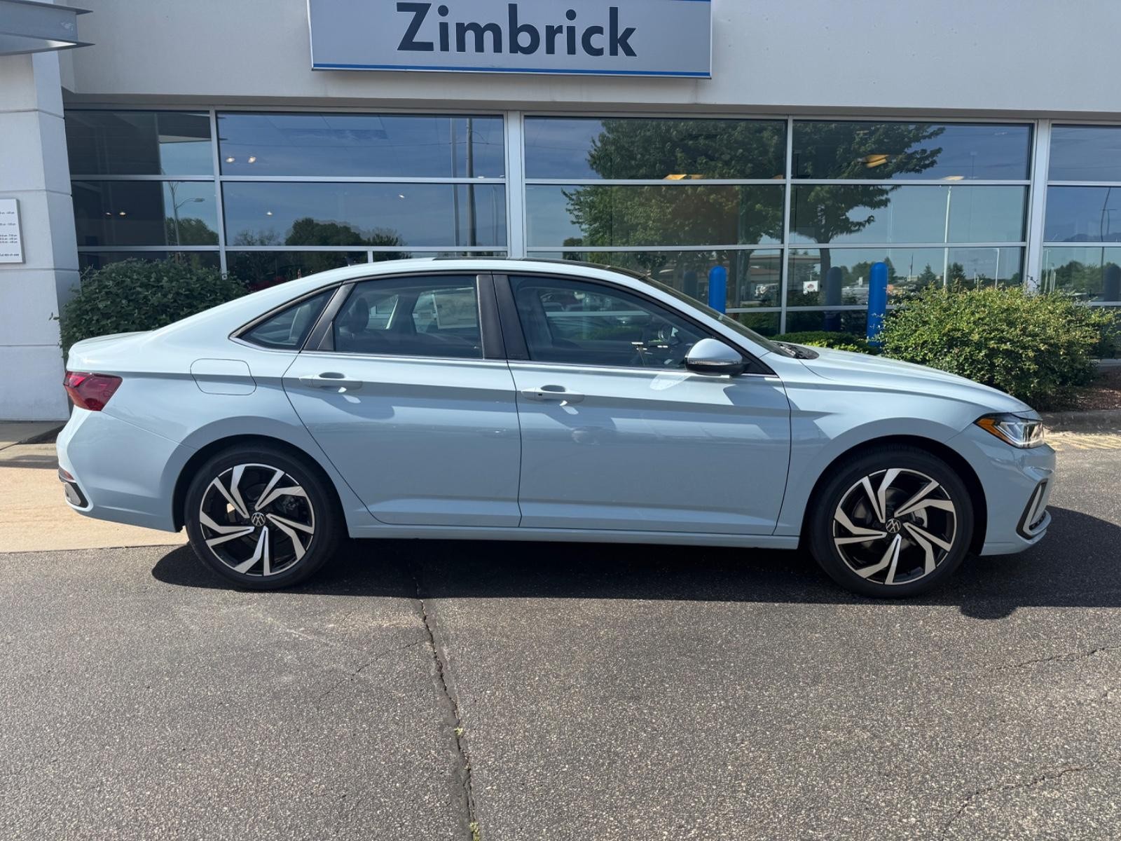 Volkswagen Jetta Vehicle Image 02