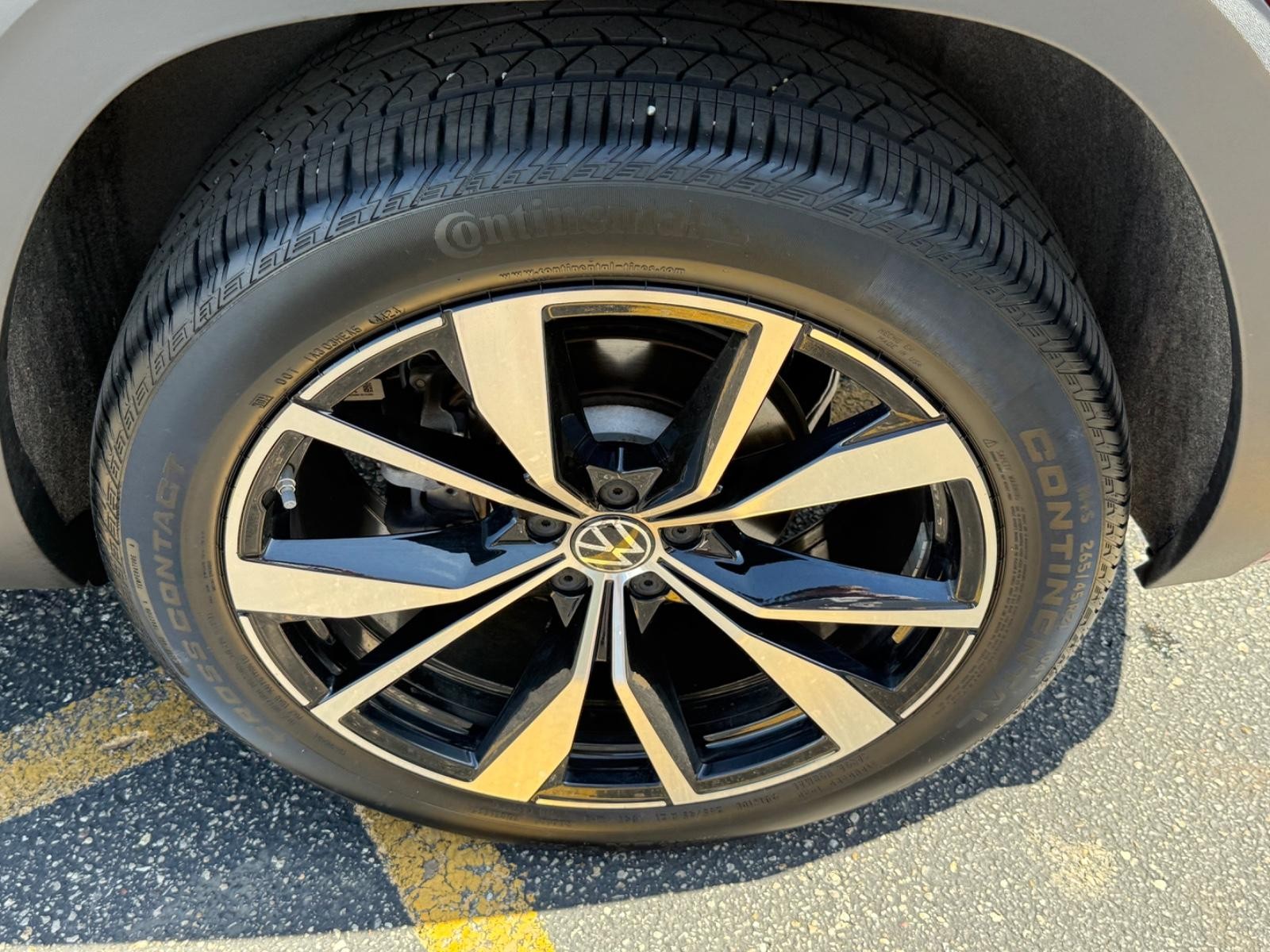 Volkswagen Atlas Cross Sport Vehicle Image 07
