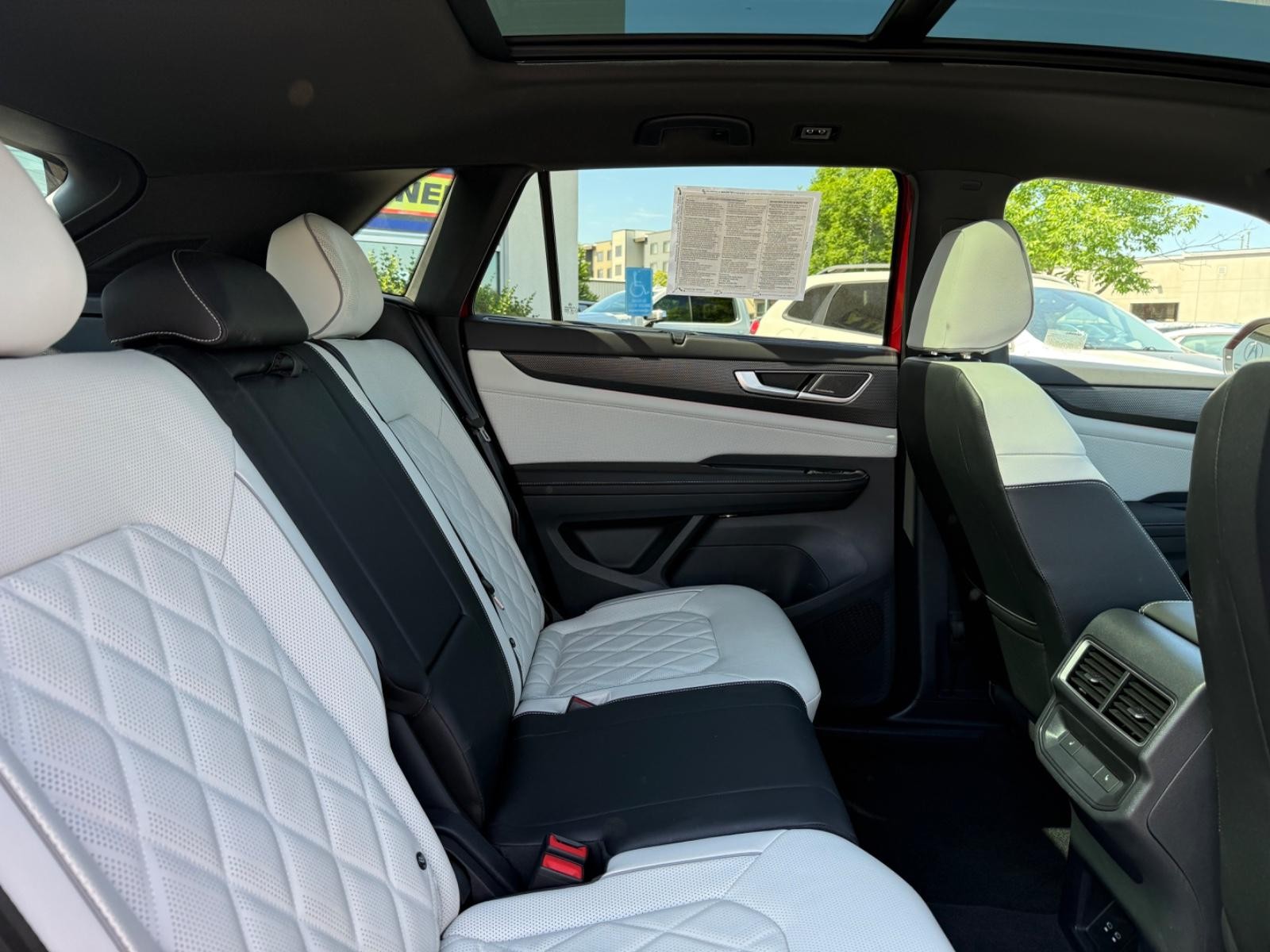 Volkswagen Atlas Cross Sport Vehicle Image 10