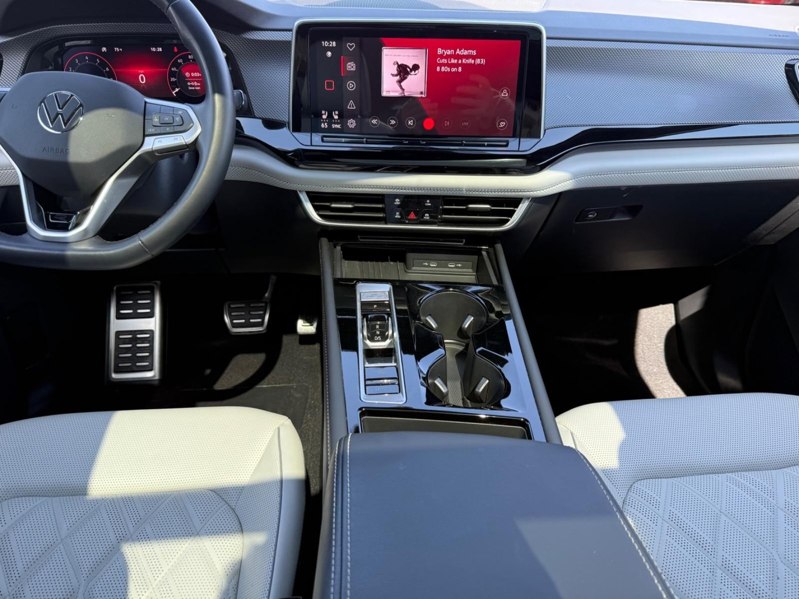 Volkswagen Atlas Cross Sport Vehicle Image 11