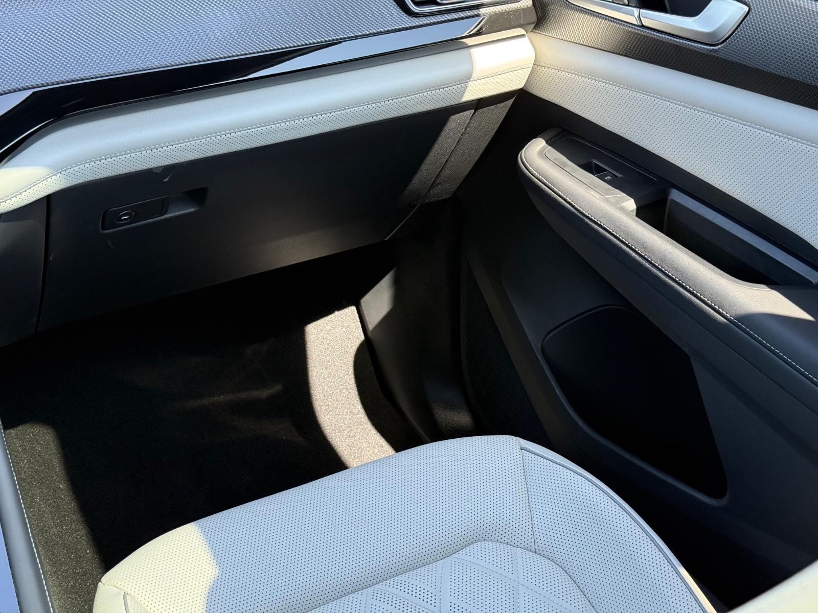 Volkswagen Atlas Cross Sport Vehicle Image 15