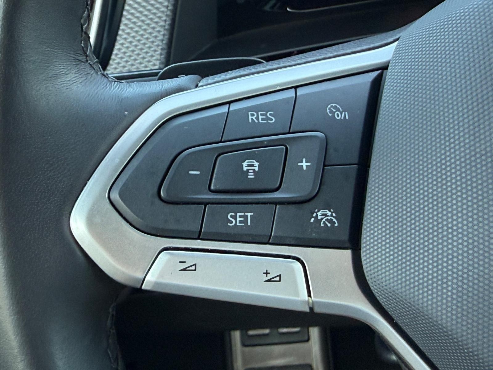 Volkswagen Atlas Cross Sport Vehicle Image 16