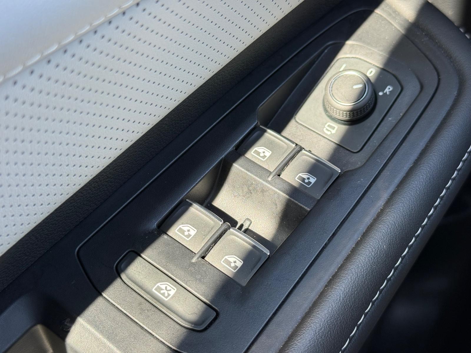 Volkswagen Atlas Cross Sport Vehicle Image 20