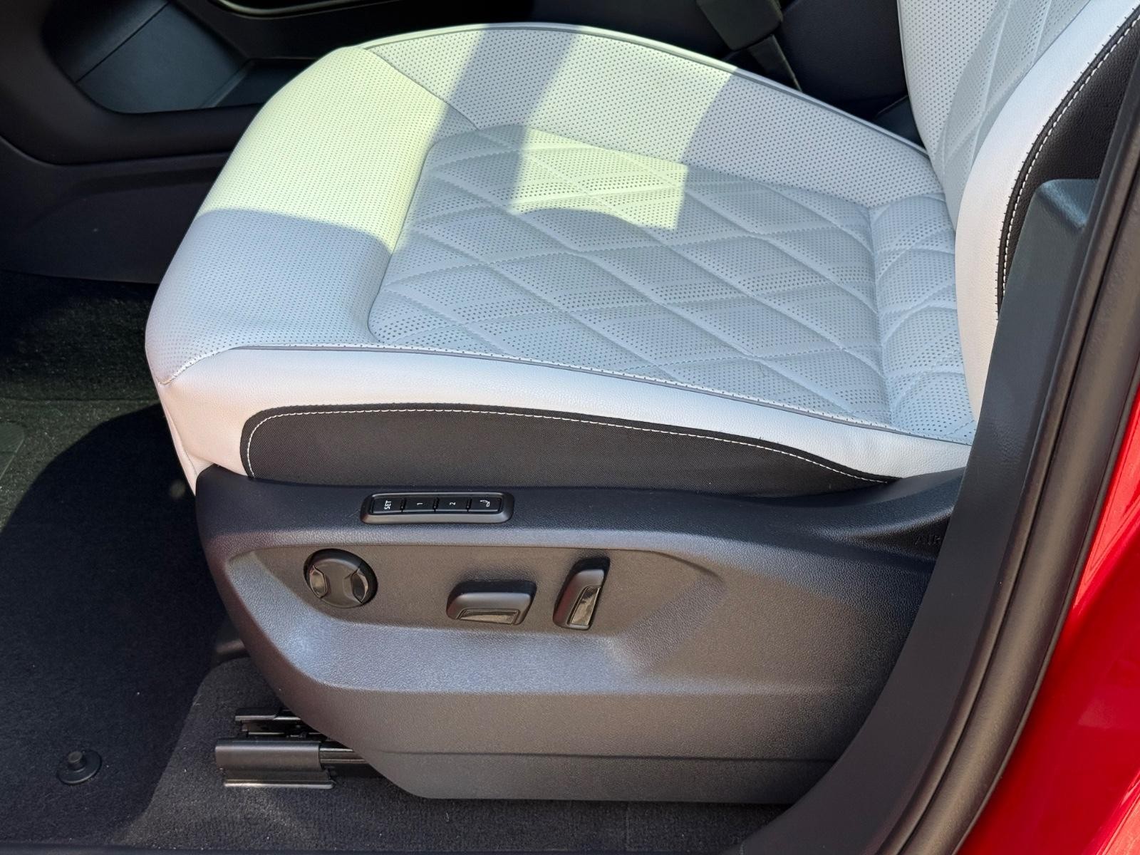 Volkswagen Atlas Cross Sport Vehicle Image 21