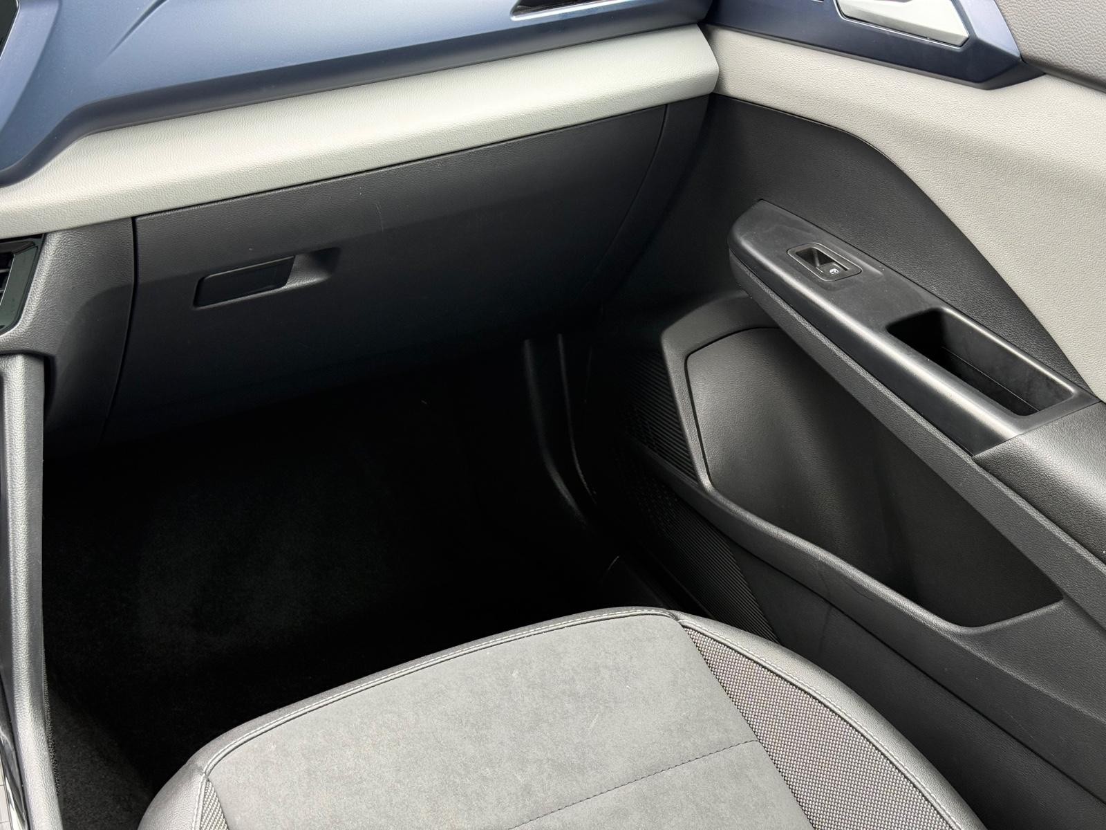 Volkswagen Taos Vehicle Image 15