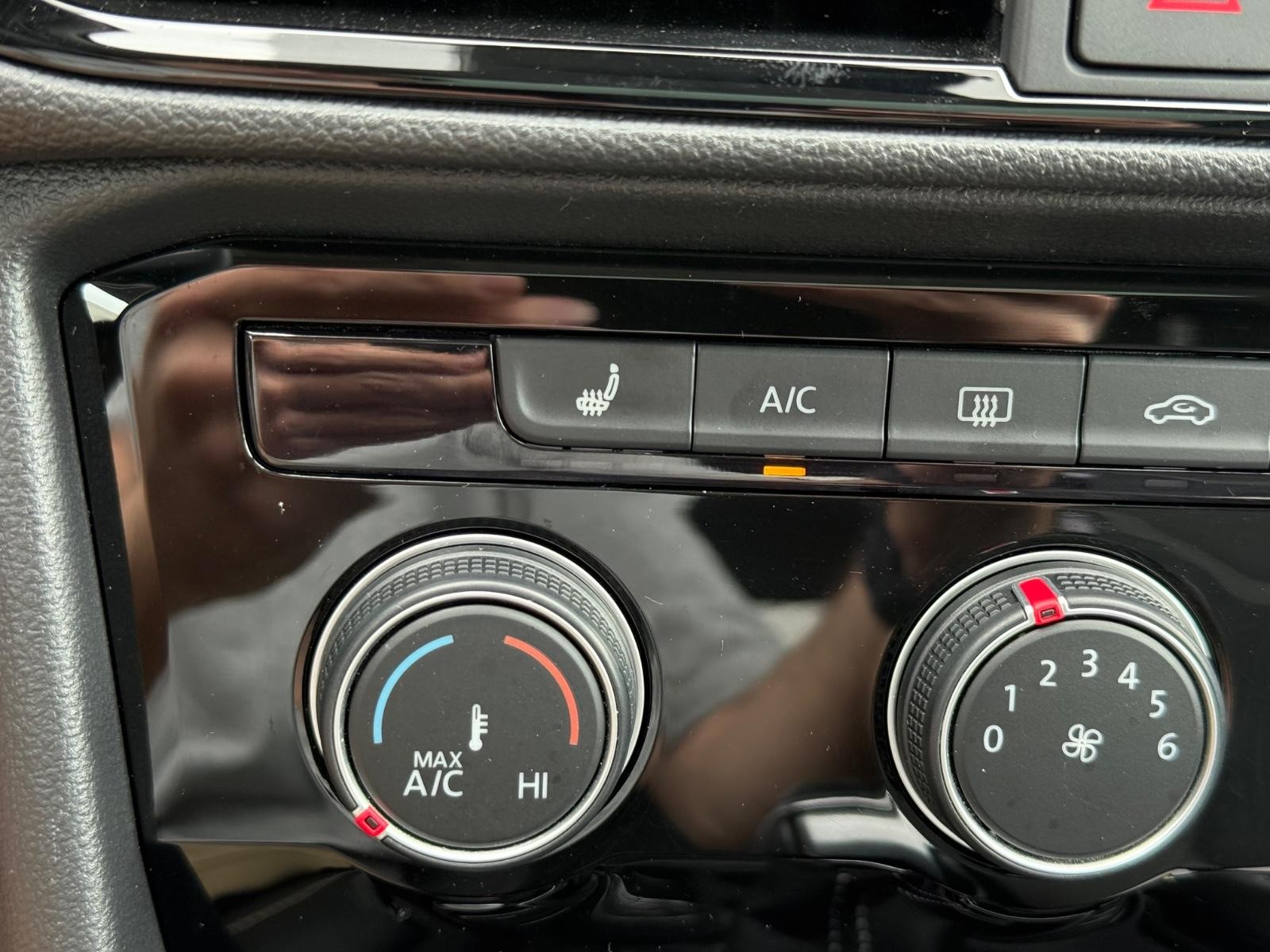 Volkswagen Taos Vehicle Image 19