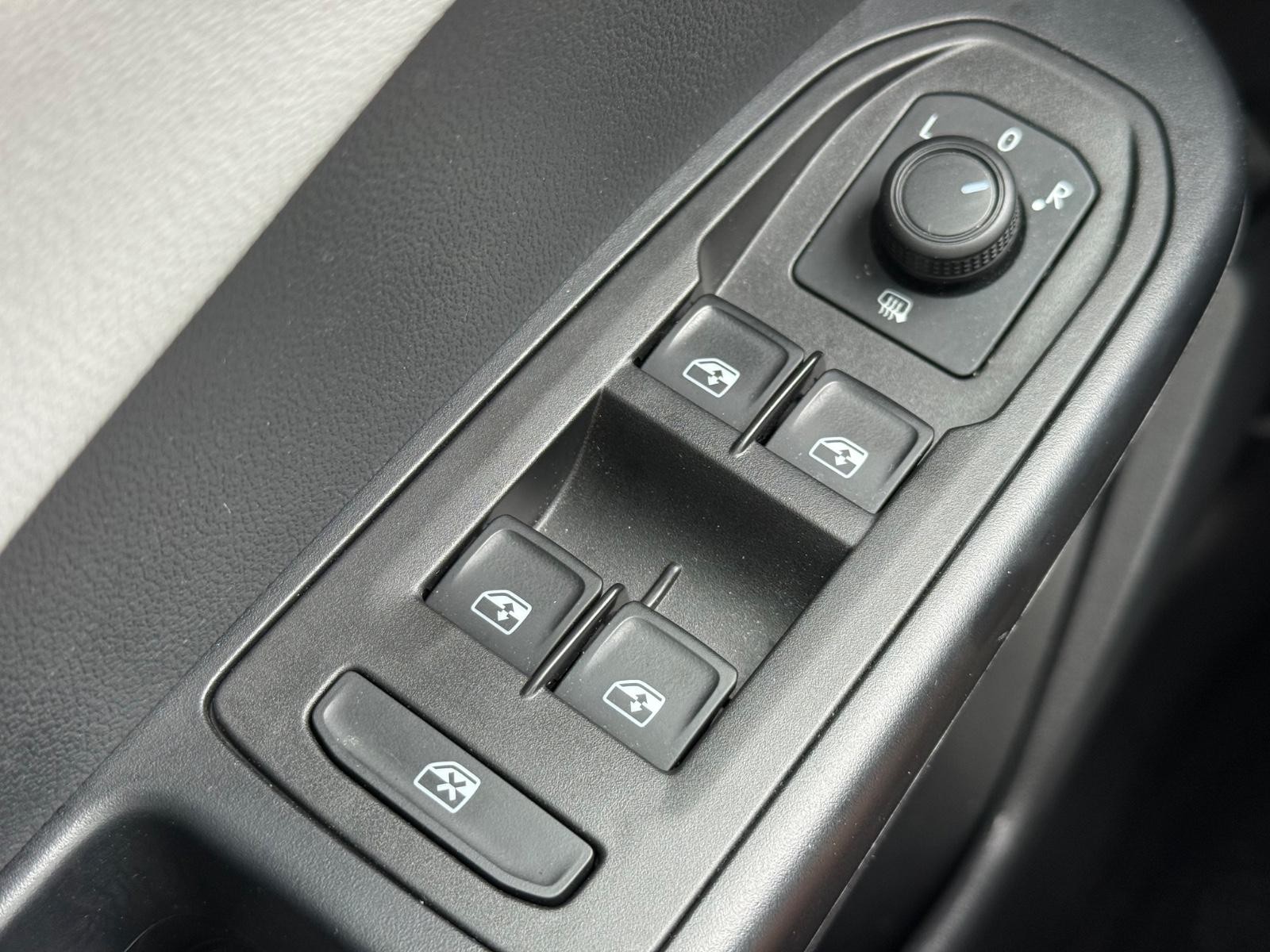 Volkswagen Taos Vehicle Image 20