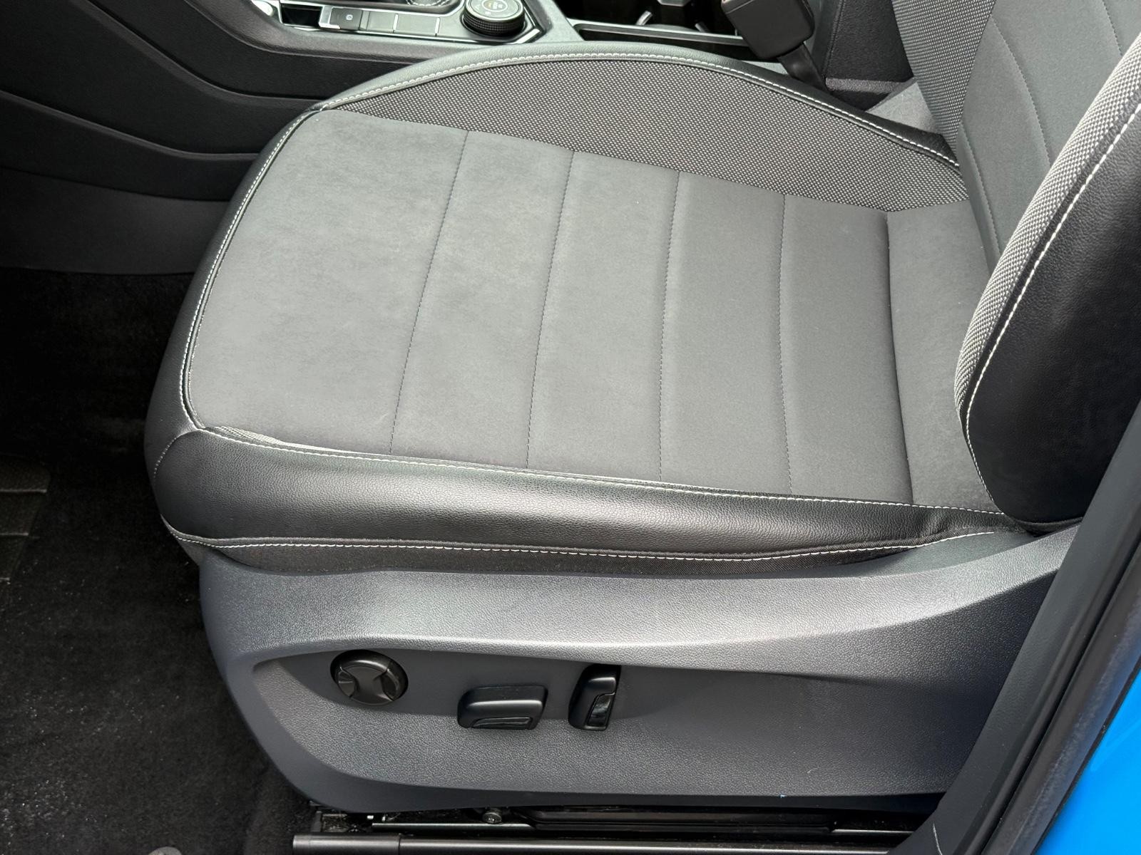 Volkswagen Taos Vehicle Image 21