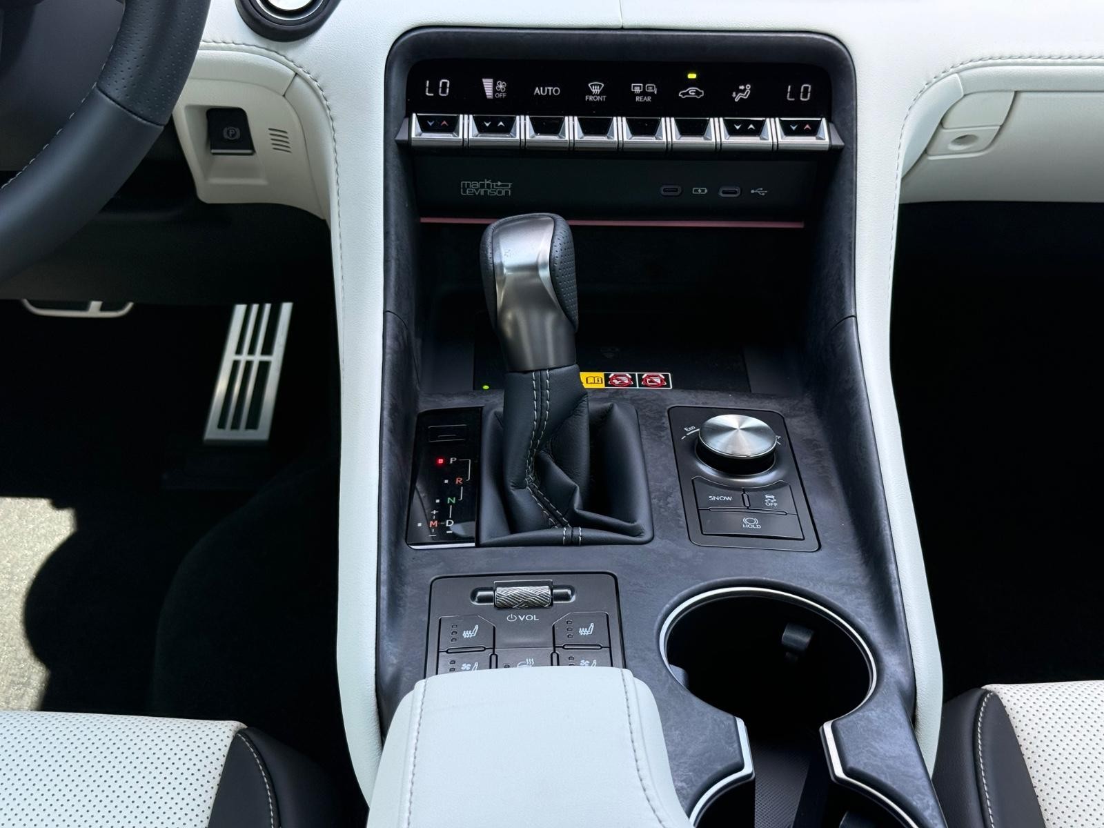 Lexus IS Vehicle Image 13