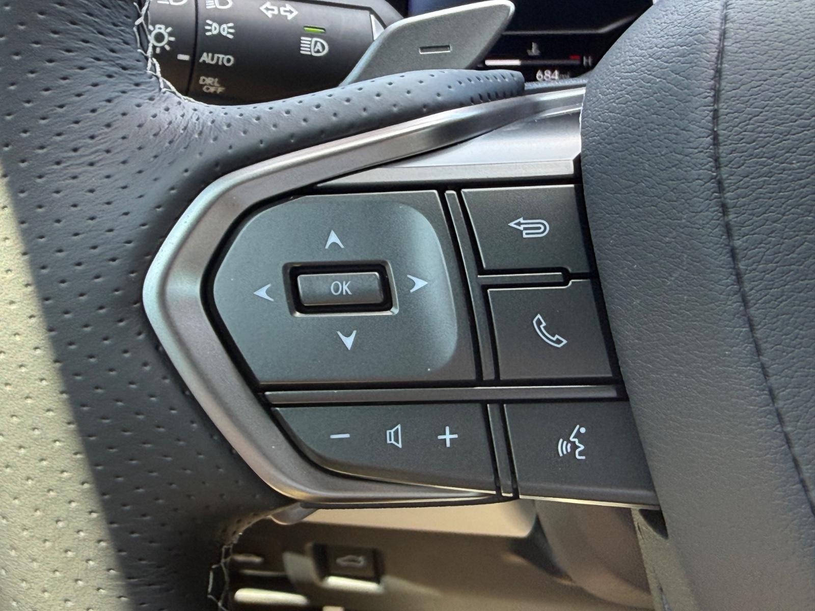 Lexus IS Vehicle Image 16