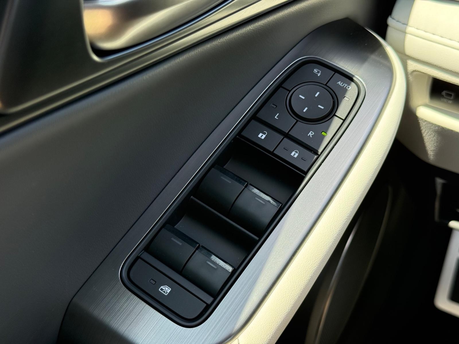 Lexus IS Vehicle Image 21