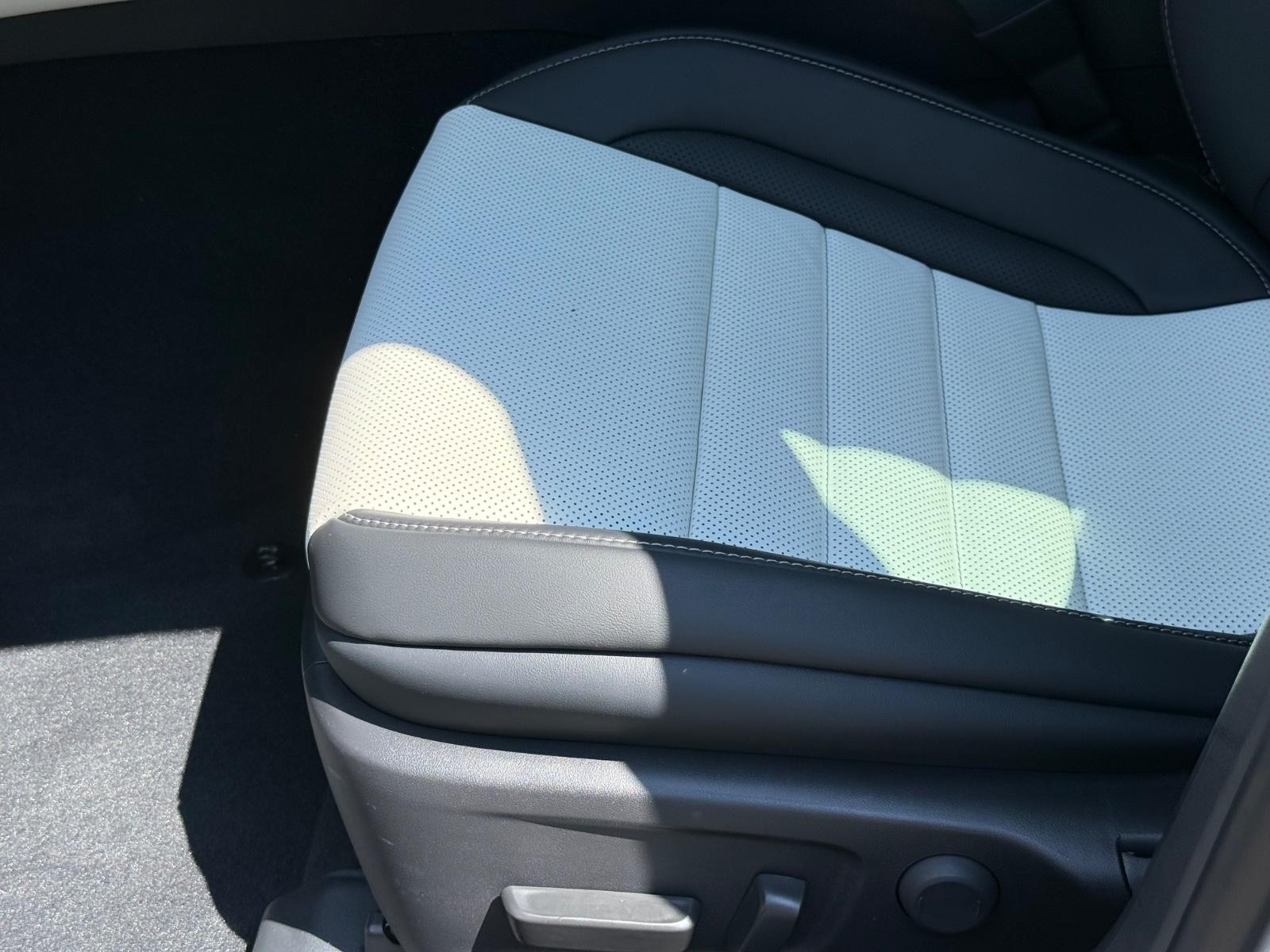 Lexus IS Vehicle Image 22