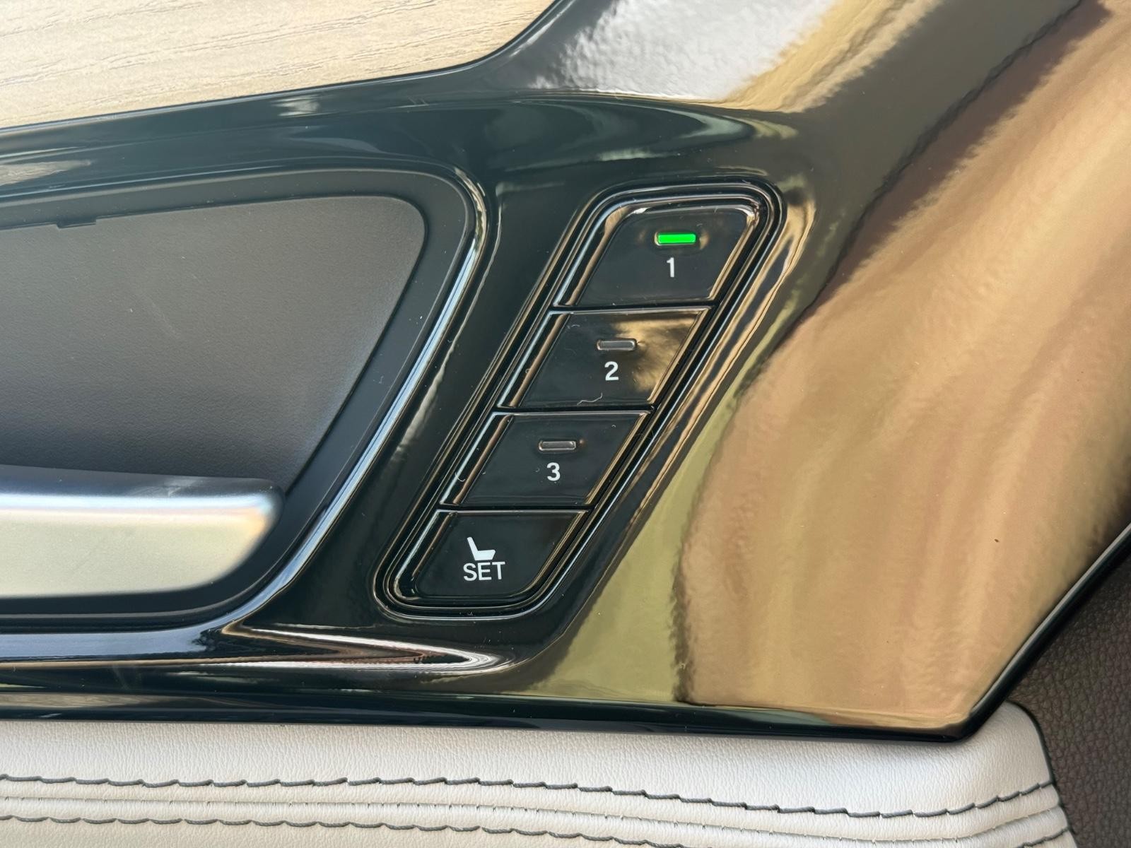 Acura MDX Vehicle Image 11