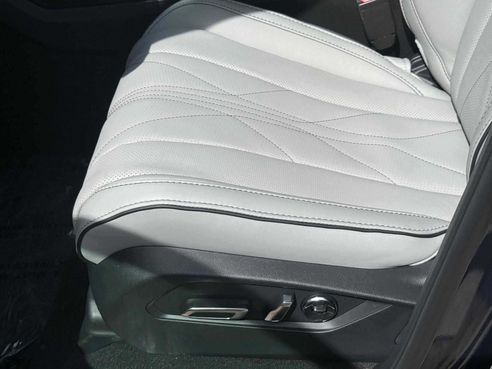 Acura MDX Vehicle Image 17