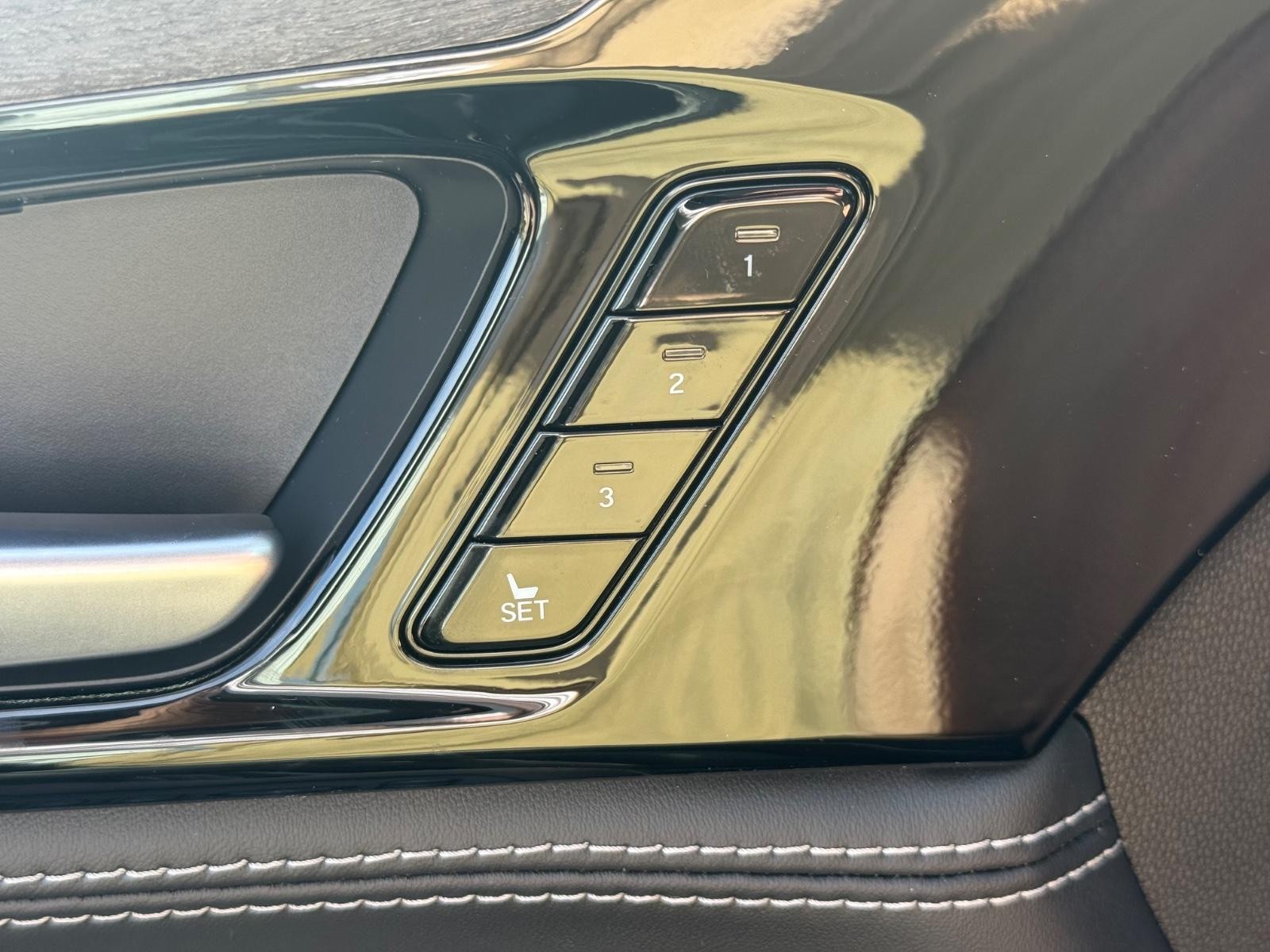 Acura MDX Vehicle Image 11