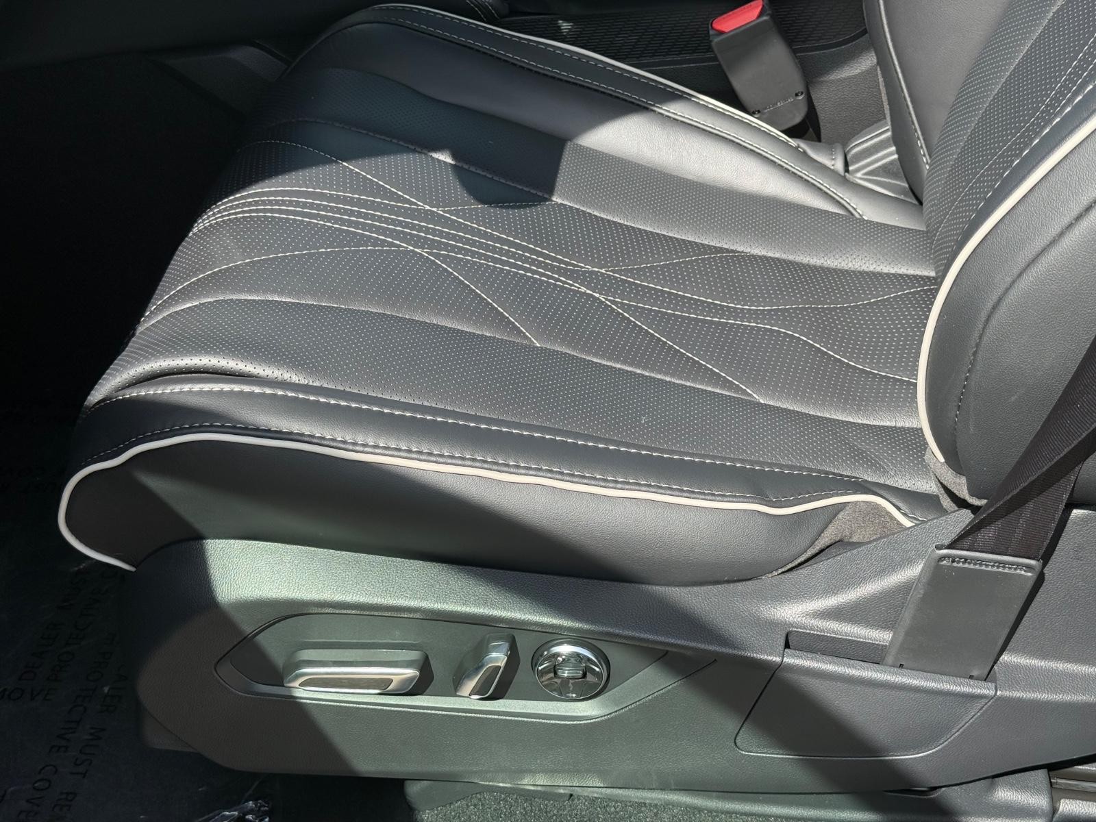 Acura MDX Vehicle Image 17