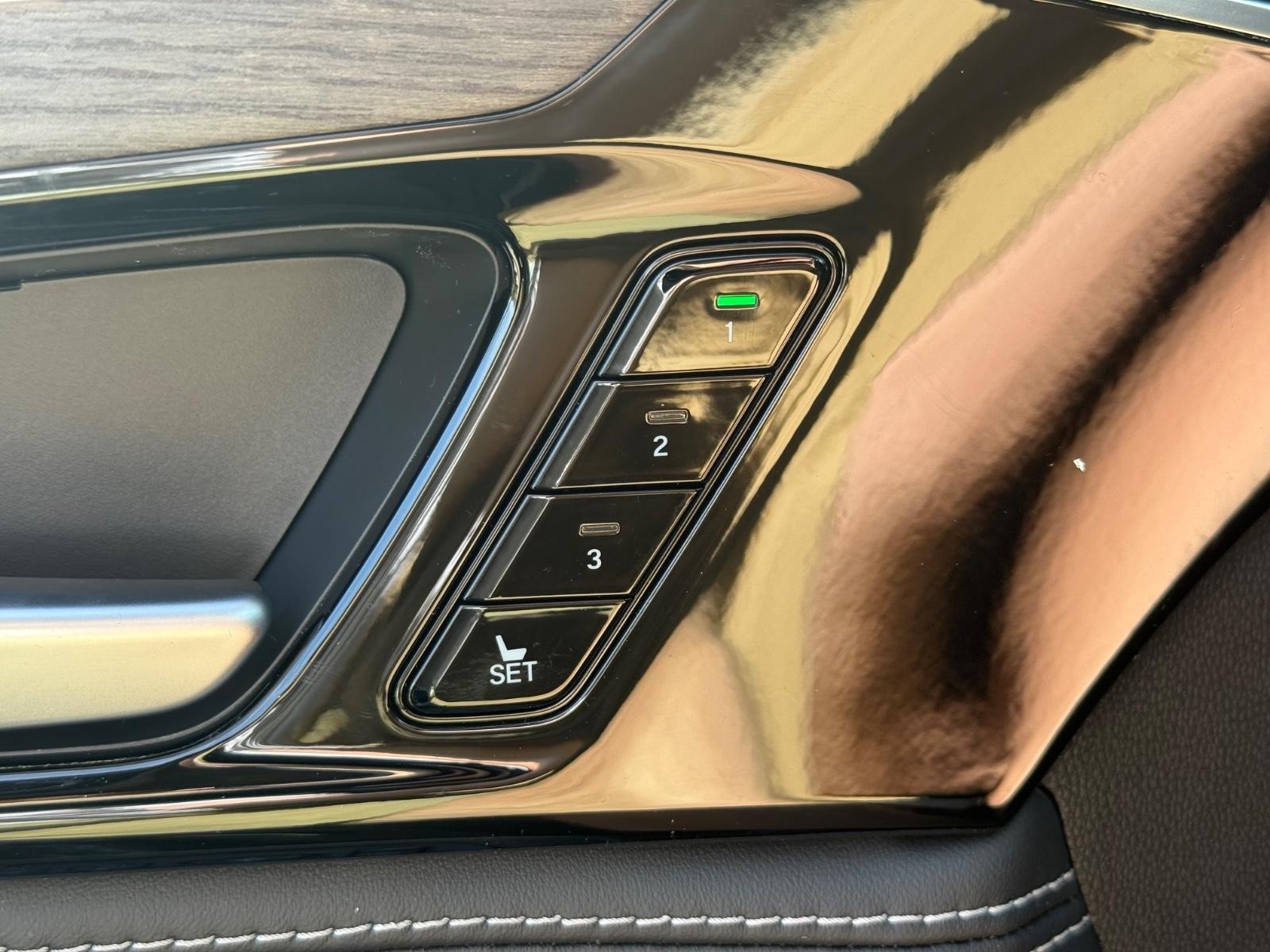 Acura MDX Vehicle Image 11