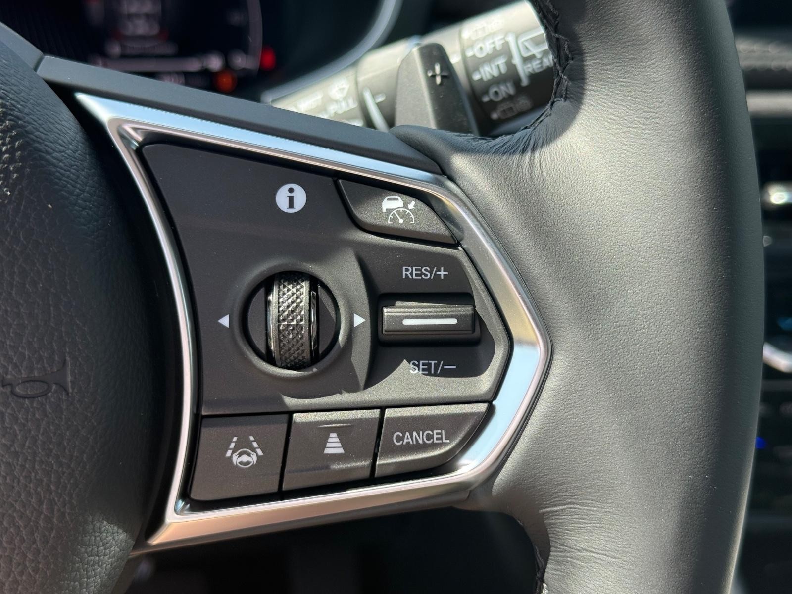 Acura MDX Vehicle Image 13