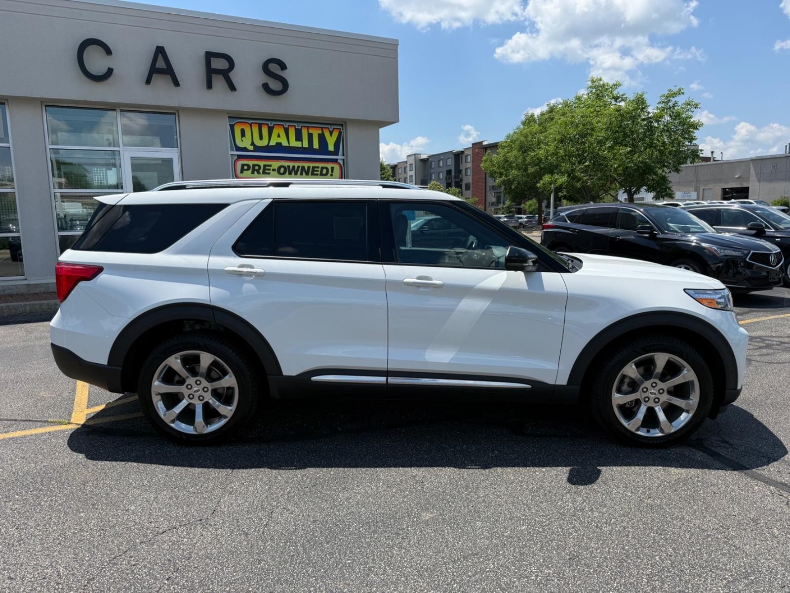 Ford Explorer Vehicle Image 03