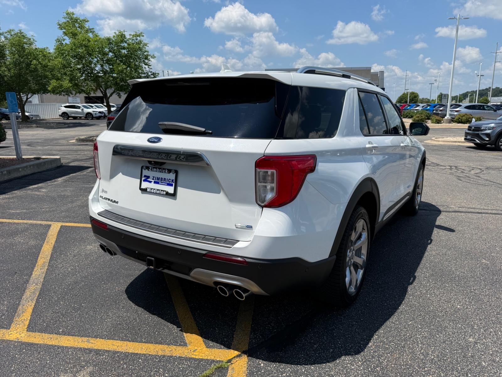 Ford Explorer Vehicle Image 04