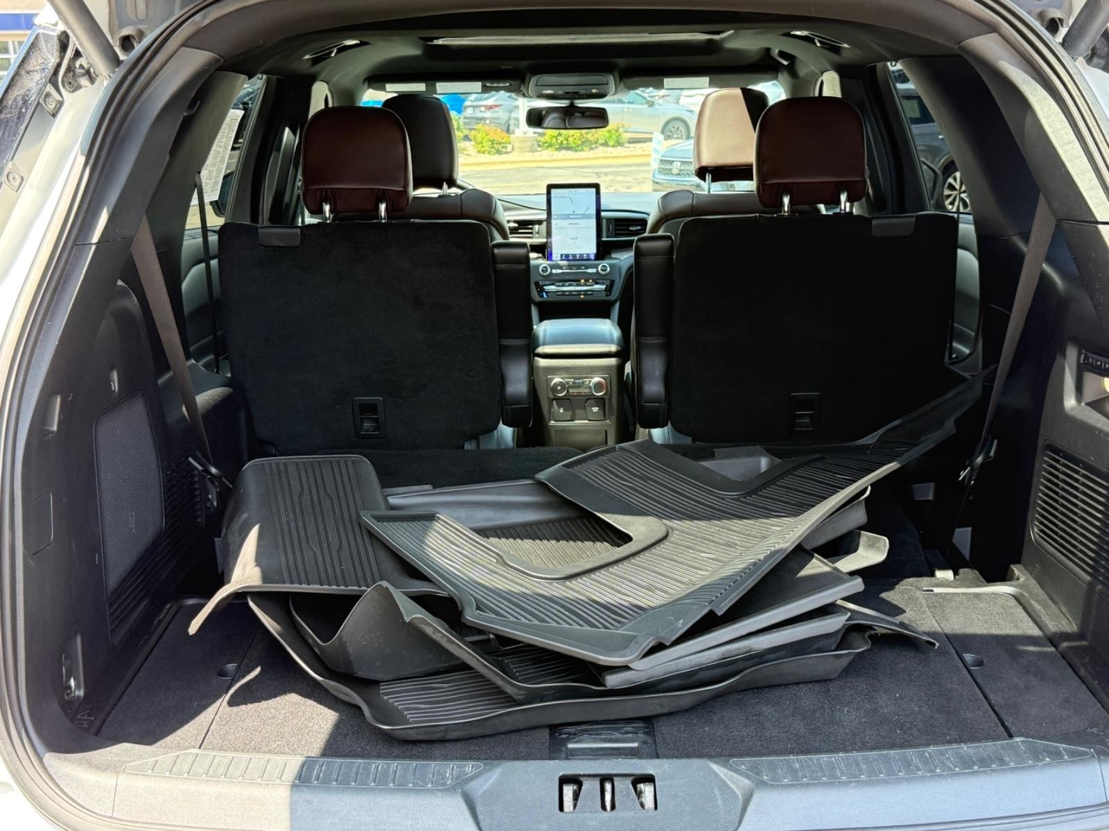 Ford Explorer Vehicle Image 06