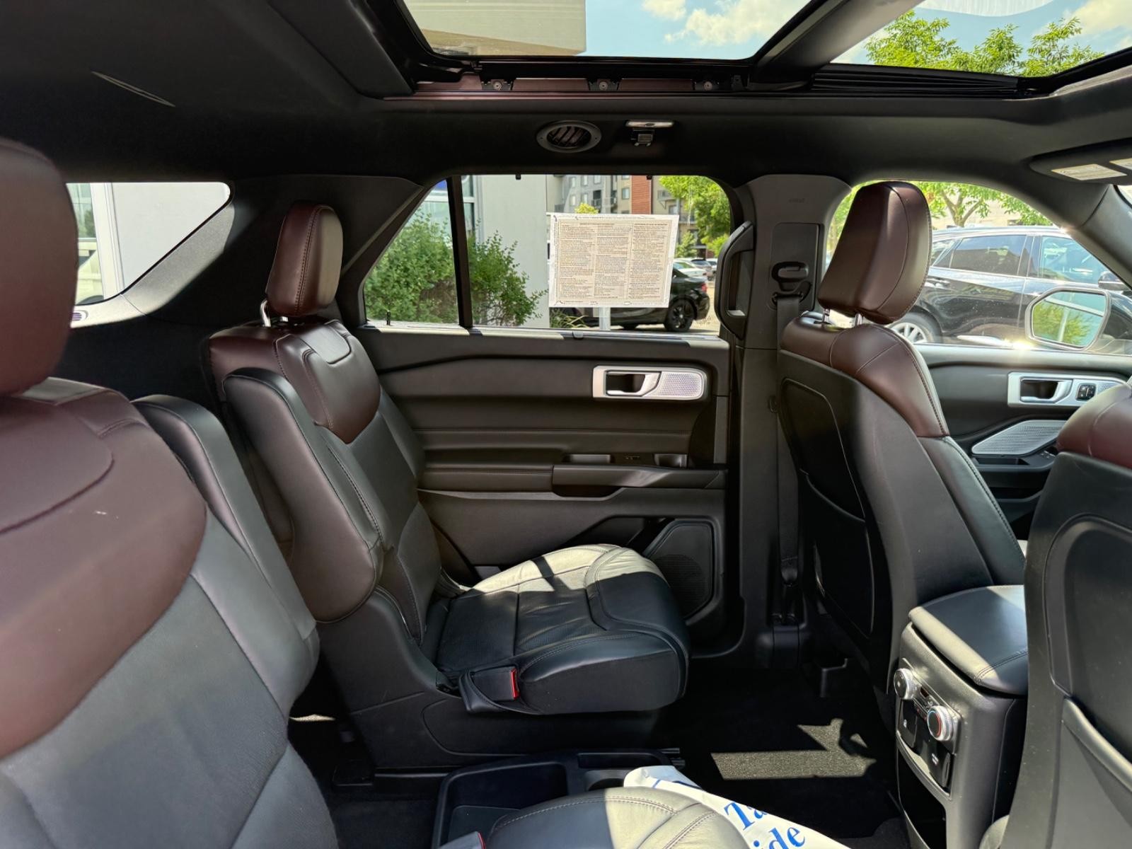 Ford Explorer Vehicle Image 11