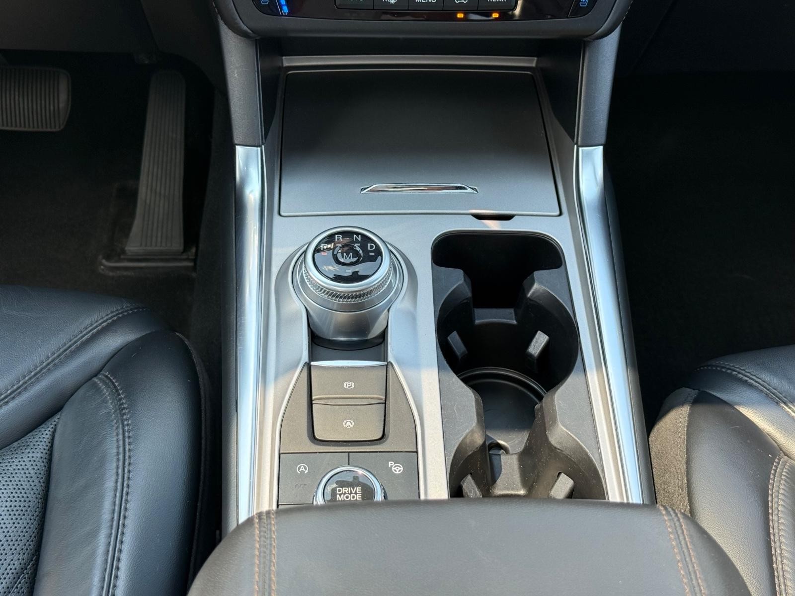 Ford Explorer Vehicle Image 14