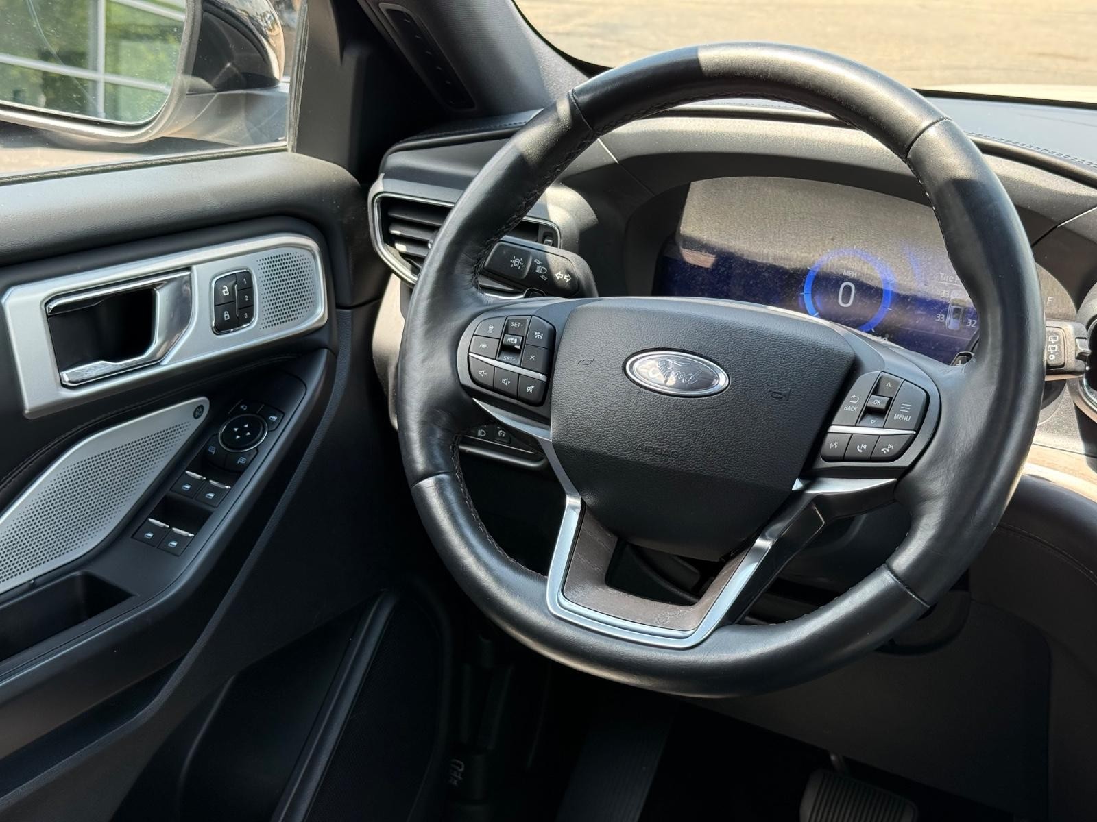 Ford Explorer Vehicle Image 15