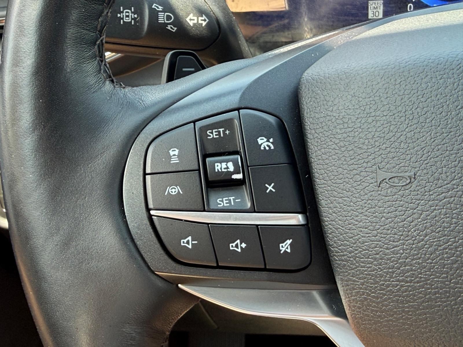 Ford Explorer Vehicle Image 18