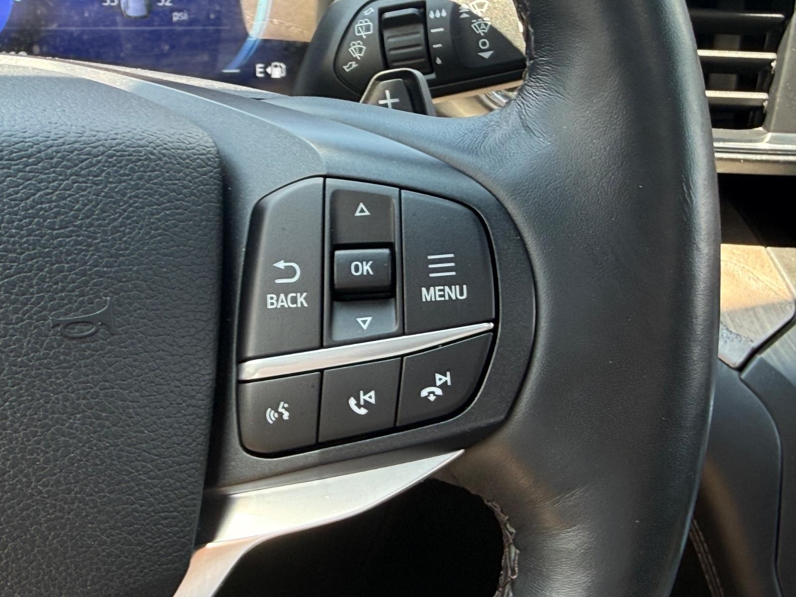 Ford Explorer Vehicle Image 19
