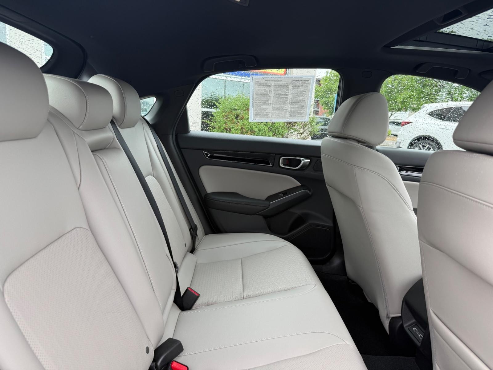 Honda Civic Hatchback Vehicle Image 10