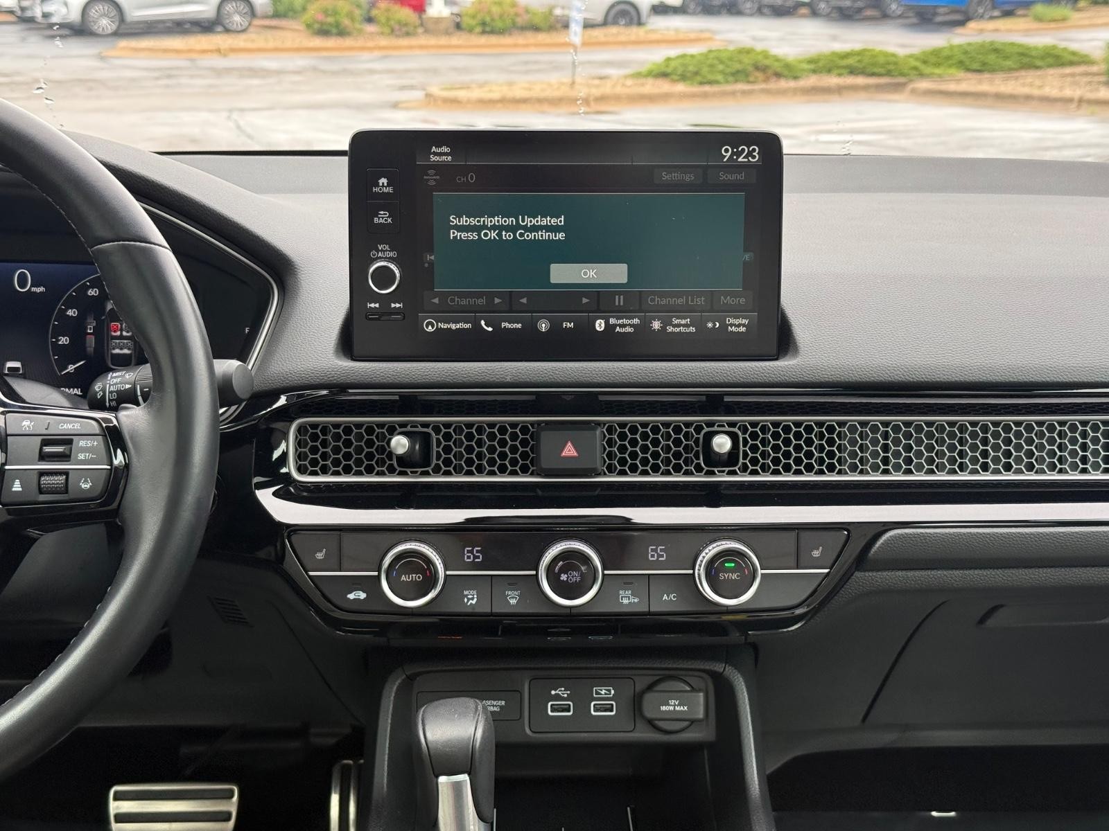 Honda Civic Hatchback Vehicle Image 12