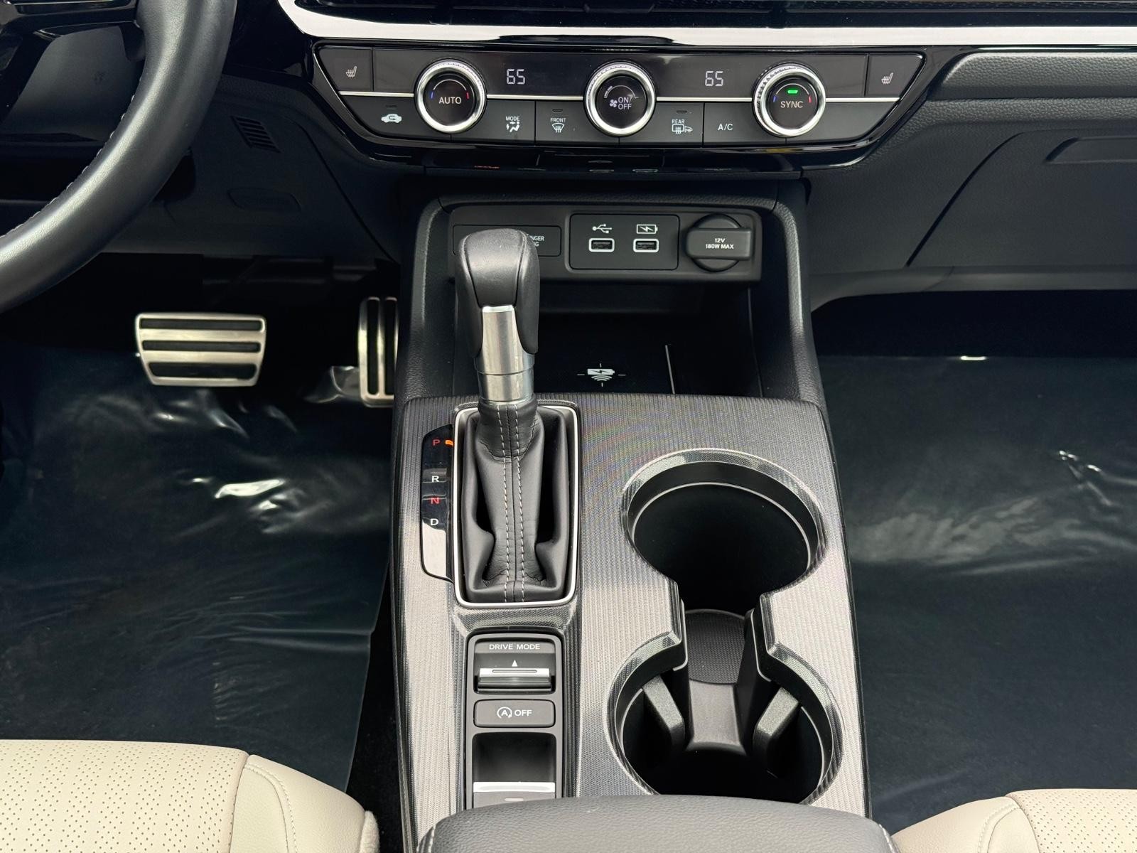 Honda Civic Hatchback Vehicle Image 13