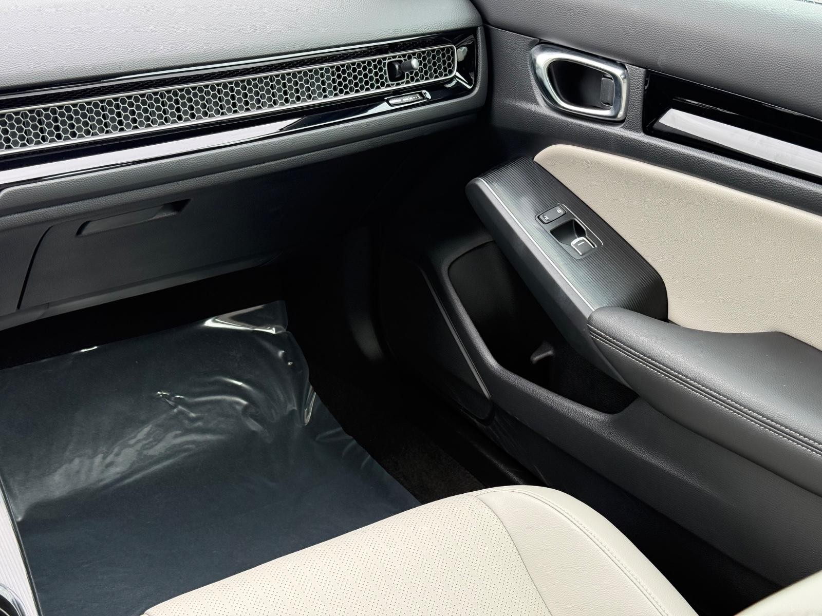 Honda Civic Hatchback Vehicle Image 15