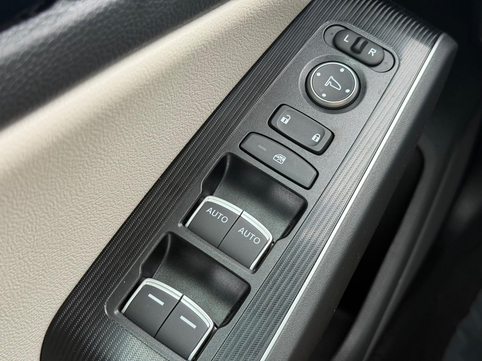 Honda Civic Hatchback Vehicle Image 21