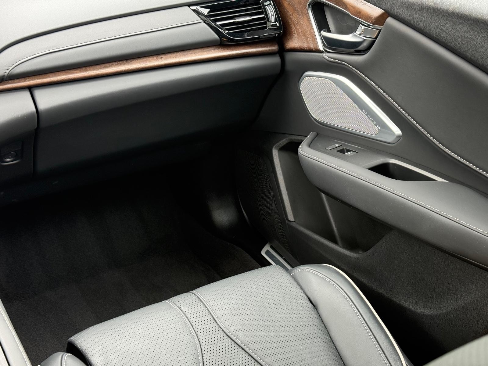 Acura RDX Vehicle Image 15