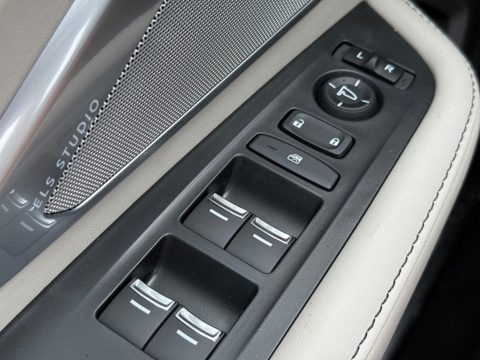 Acura RDX Vehicle Image 17