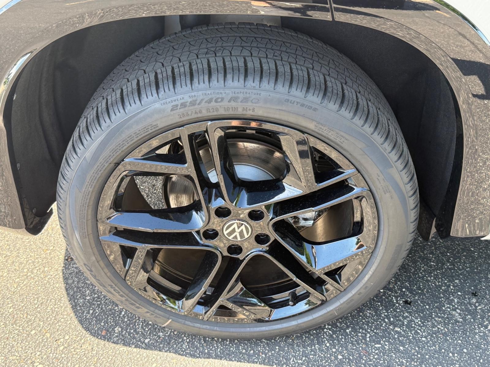 Volkswagen Tiguan Vehicle Image 04